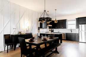 Diamond Retreat Townhome 7 Beds 3 mi to Downtown
